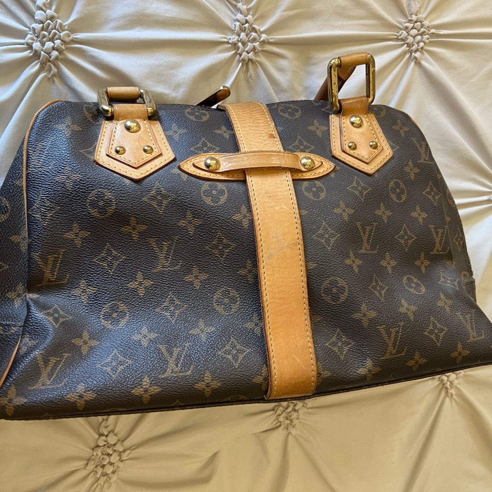 SOLD!!!
Louis Vuitton Manhattan GM with free gift bag charm and twillys. - Picture 2 of 5